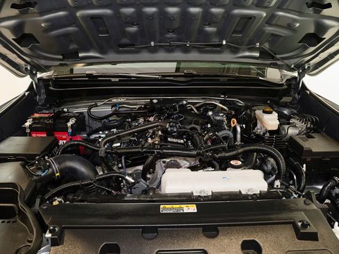 Certified 2025 Toyota Tacoma SR5 AWD/4WD image 19