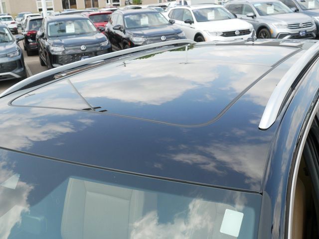 Certified 2024 Volkswagen Tiguan SE w/ Panoramic Sunroof Package AWD/4WD image 11
