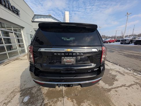 Used 2024 Chevrolet Suburban LT image 10
