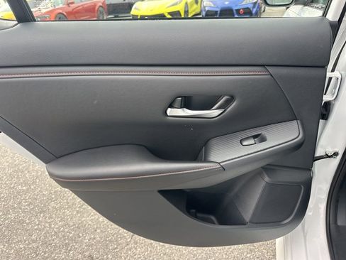 Used 2025 Nissan Sentra SR w/ SR Premium Package image 27