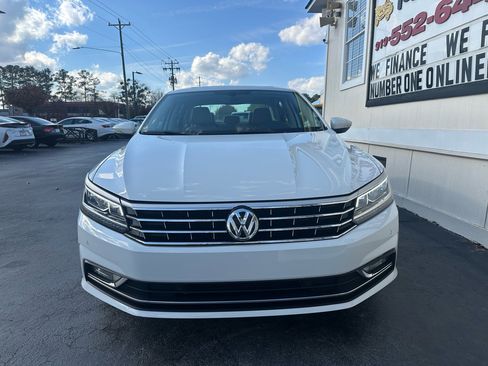 Used 2018 Volkswagen Passat 2.0T SE image 2