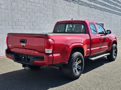 Used 2017 Toyota Tacoma SR w/ SR Convenience Package AWD/4WD image 5
