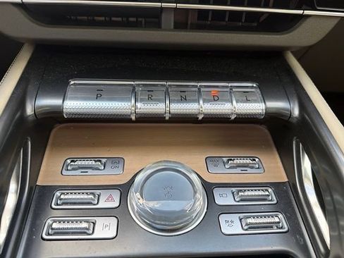 Used 2025 Lincoln Nautilus Reserve AWD/4WD image 24