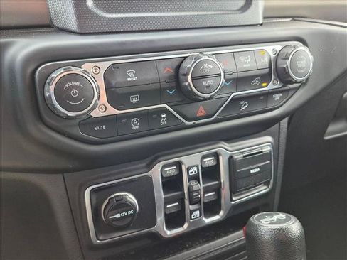 Used 2018 Jeep Wrangler Unlimited Sport S AWD/4WD image 13