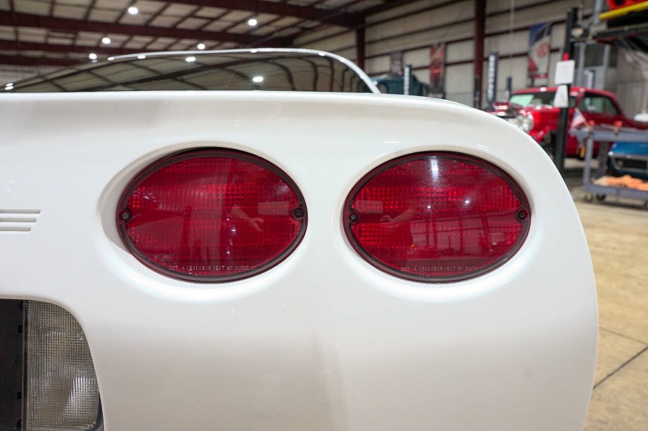 Used 1998 Chevrolet Corvette Coupe w/ Memory Pkg RWD image 38
