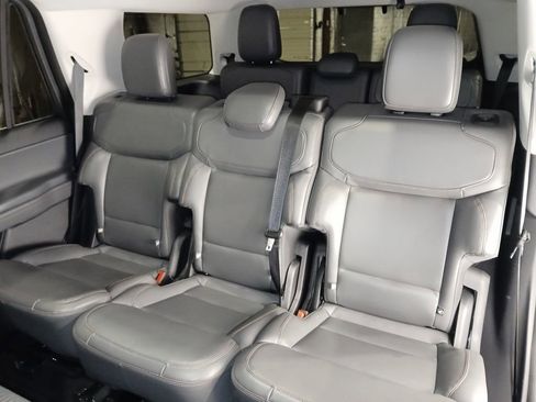 Used 2025 Ford Expedition Active AWD/4WD image 13