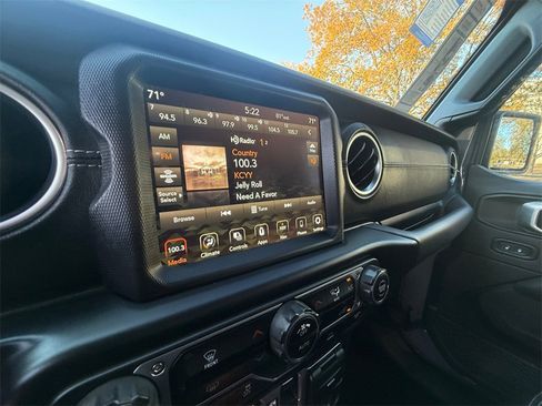 Used 2022 Jeep Wrangler Unlimited Sahara image 21