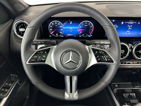 Used 2026 Mercedes-Benz GLB 250 4MATIC image 8