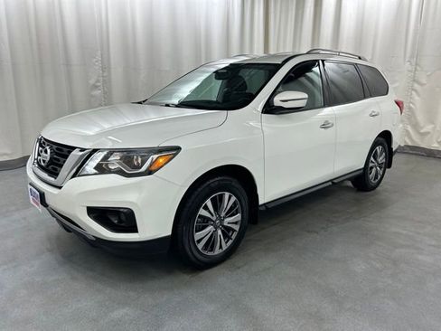 Used 2017 Nissan Pathfinder SV w/ Trailer Tow Package AWD/4WD image 2