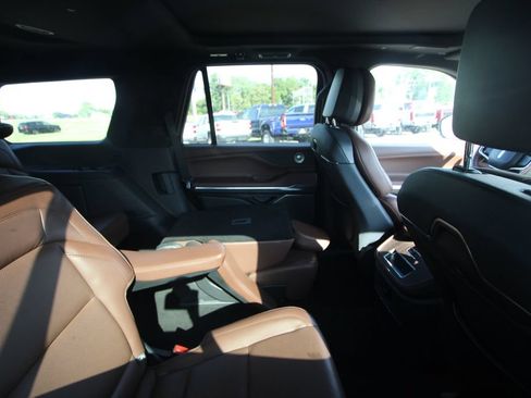 Used 2025 Lincoln Navigator Reserve AWD/4WD image 16