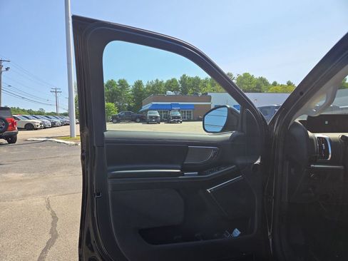 Used 2025 Ford Expedition Max Platinum AWD/4WD image 4
