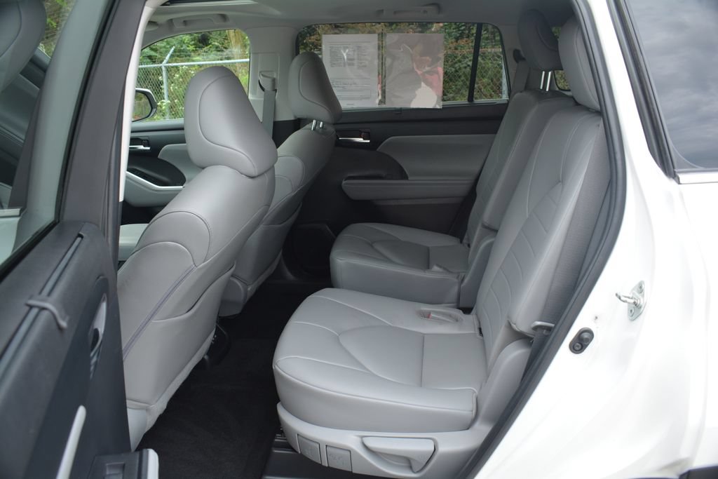 Used 2023 Toyota Highlander XLE AWD/4WD image 23