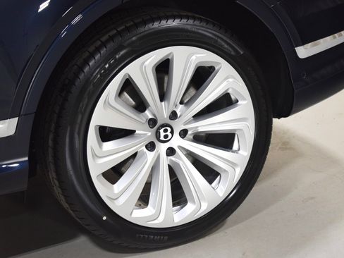 New 2026 Bentley Bentayga AWD/4WD image 18