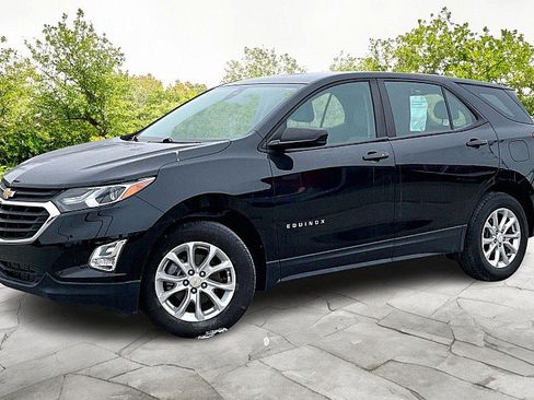 Used 2021 Chevrolet Equinox LS image 1