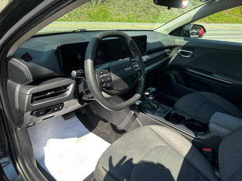 Used 2025 Kia K4 FWD image 20