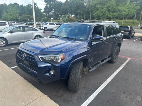 Used 2023 Toyota 4Runner SR5 Premium w/ Moonroof Package RWD image 2