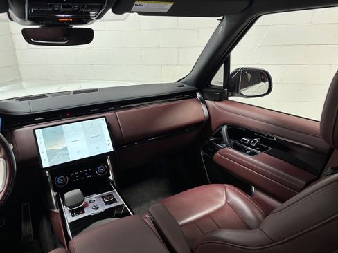 Used 2023 Land Rover Range Rover SE image 37