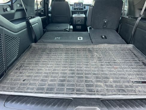 Used 2021 Chevrolet Suburban LT w/ LT Signature Package image 17