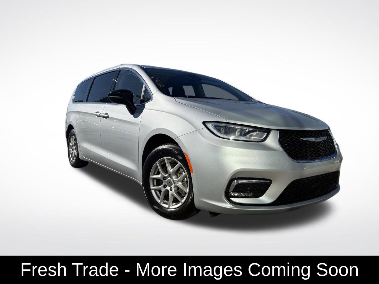 Used 2024 Chrysler Pacifica Touring-L FWD image 1