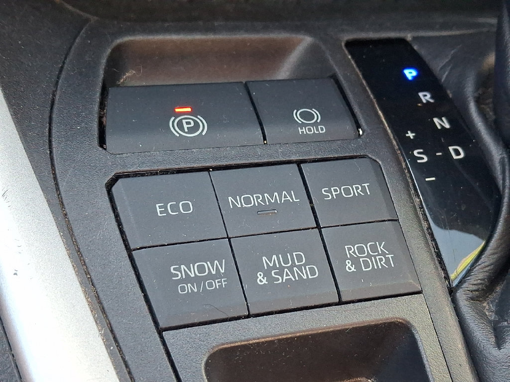Certified 2021 Toyota RAV4 LE AWD/4WD image 24