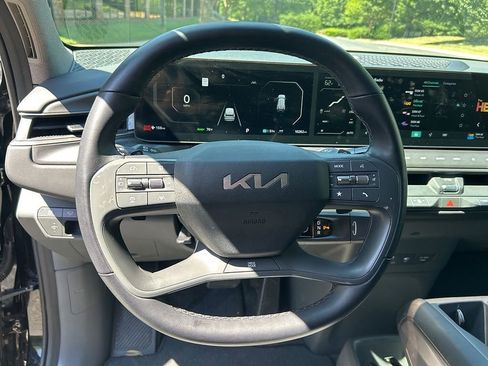 Used 2024 Kia EV9 Light Long Range RWD image 7