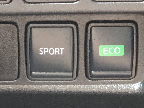 Used 2022 Nissan Rogue Sport SV image 7