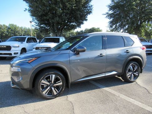 Used 2022 Nissan Rogue SL w/ SL Premium Package FWD image 4