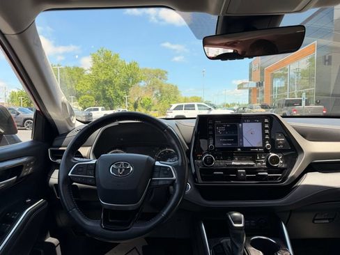Used 2022 Toyota Highlander Limited AWD/4WD image 6