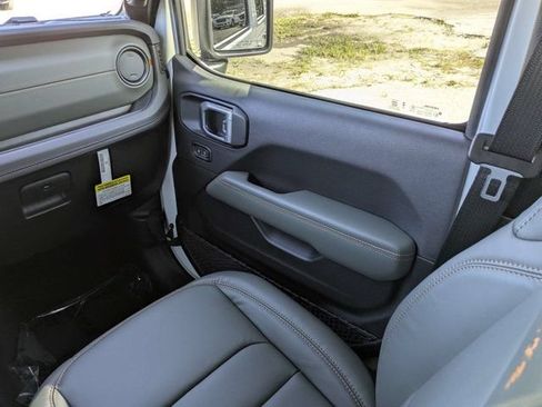 New 2026 Jeep Gladiator Mojave AWD/4WD image 17