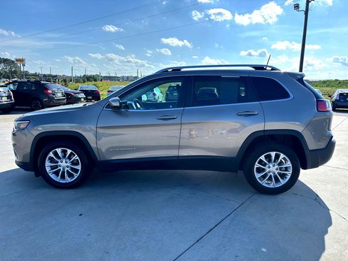 Used 2019 Jeep Cherokee Latitude w/ Popular Appearance Group image 7