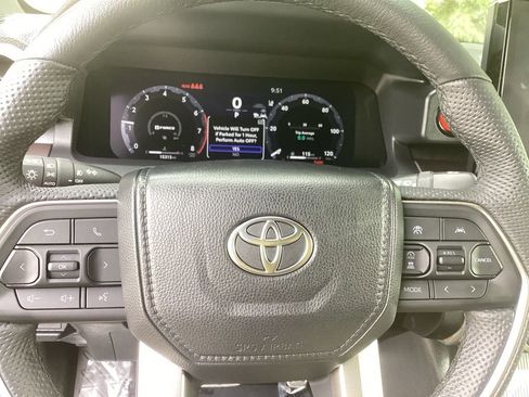 Used 2024 Toyota Tacoma TRD Sport AWD/4WD image 18