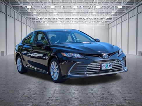 Used 2021 Toyota Camry LE FWD image 7