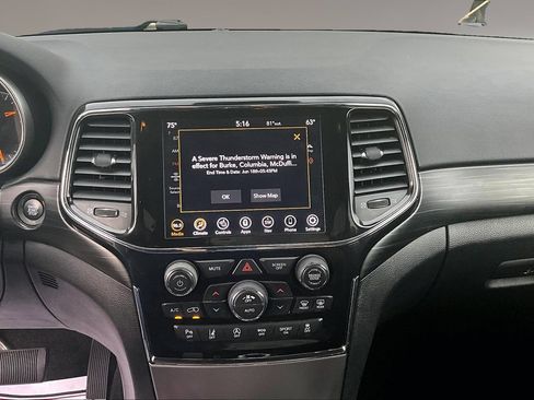 Used 2022 Jeep Grand Cherokee Laredo X RWD image 10