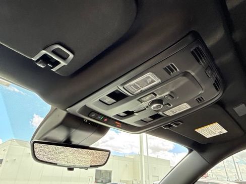 Used 2025 GMC Yukon Denali Ultimate AWD/4WD image 22