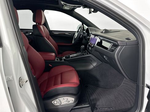 New 2025 Porsche Macan Turbo image 28