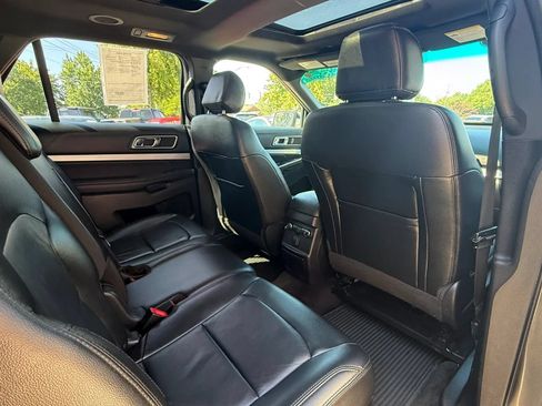 Used 2016 Ford Explorer XLT w/ Equipment Group 202A AWD/4WD image 13