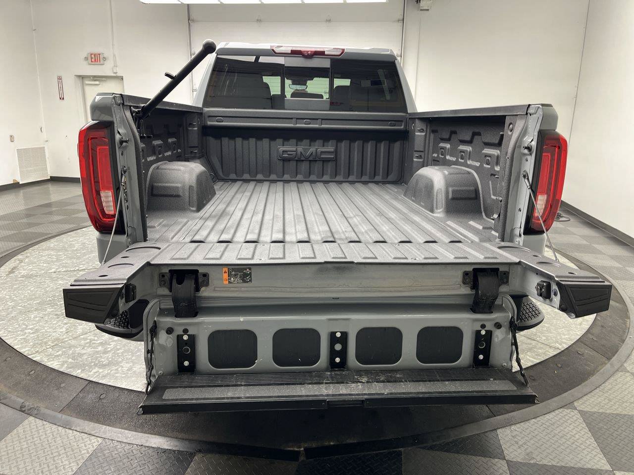 Certified 2025 GMC Sierra 1500 AT4 w/ Technology Package AWD/4WD image 36