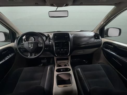 Used 2014 Dodge Grand Caravan SXT FWD image 9