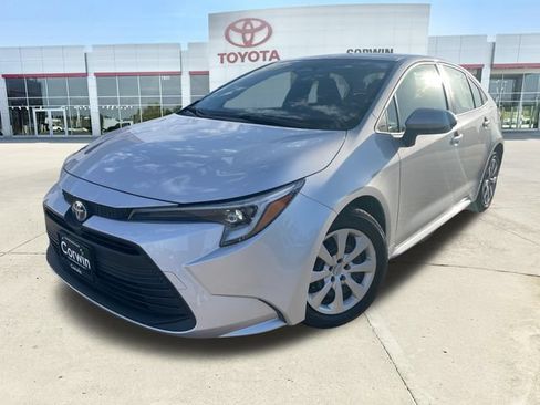 Used 2025 Toyota Corolla LE FWD image 7