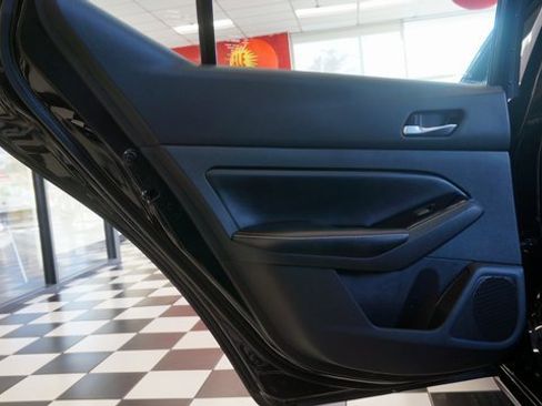 Used 2023 Nissan Altima 2.5 SR w/ SR Premium Package image 41