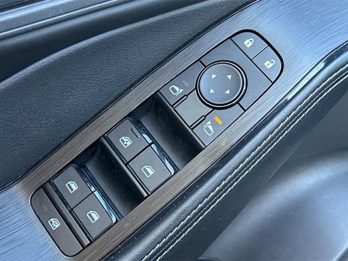 Used 2024 Nissan Rogue SV image 12
