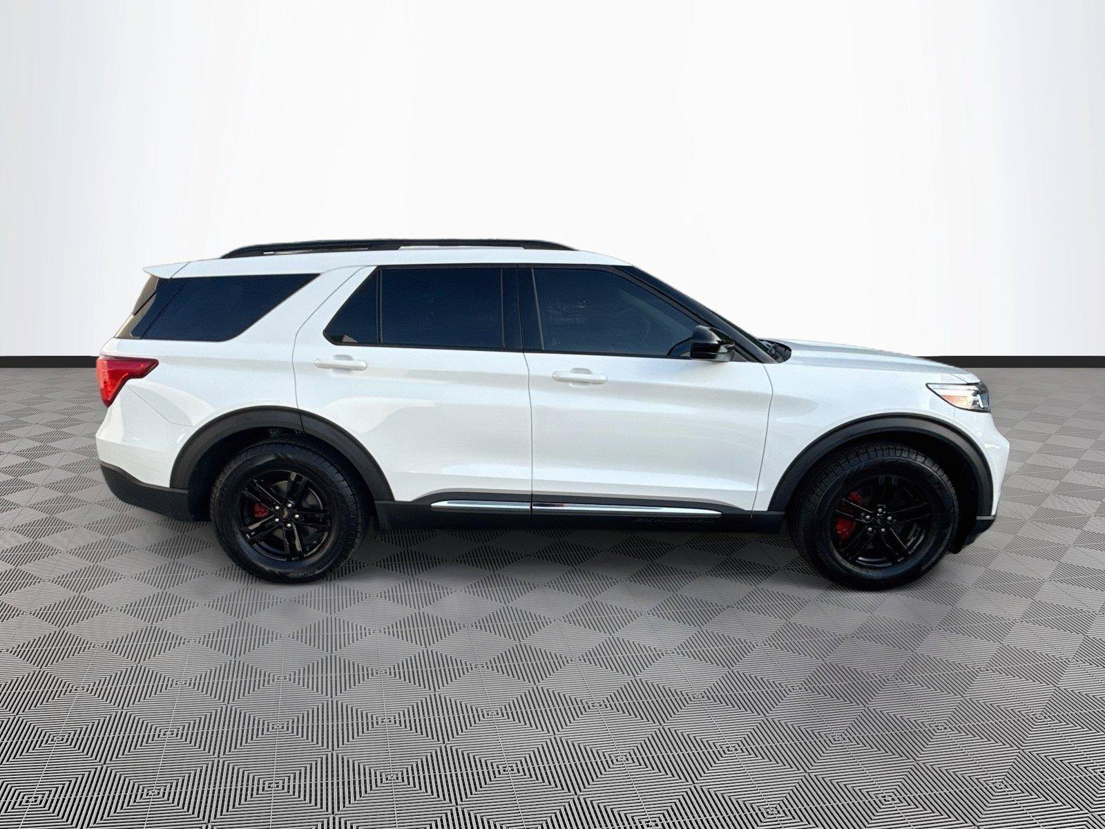 Used 2024 Ford Explorer XLT w/ Equipment Group 202A RWD image 8
