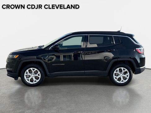 Used 2024 Jeep Compass Latitude AWD/4WD image 9