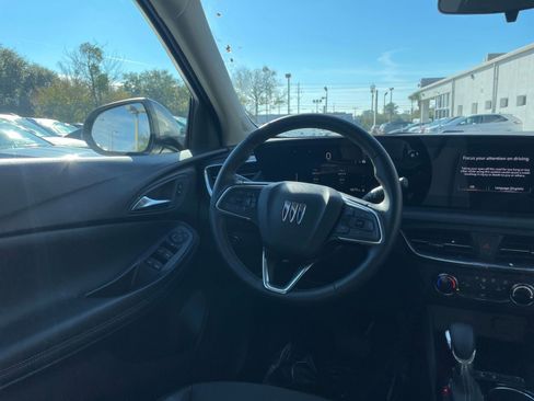 Used 2025 Buick Encore GX Preferred image 32