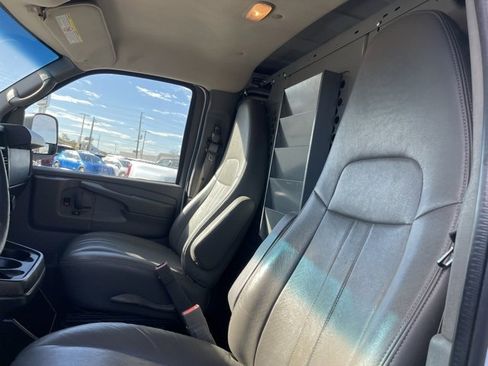 Used 2015 Chevrolet Express 3500 Extended image 16