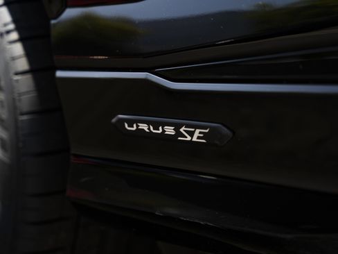 Used 2025 Lamborghini Urus SE AWD/4WD image 12
