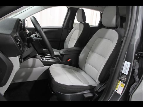 Used 2025 Ford Escape Active w/ Cold Weather Package AWD/4WD image 5