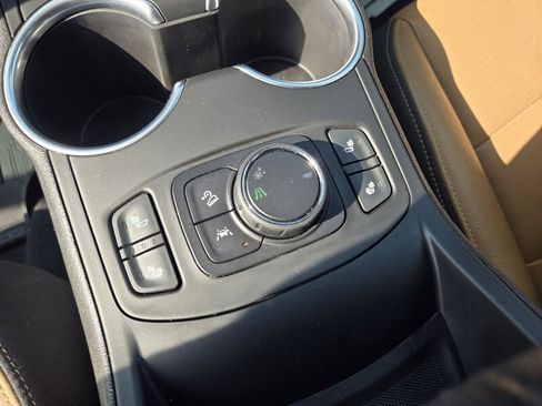 Used 2020 GMC Terrain SLT w/ Preferred Package FWD image 17