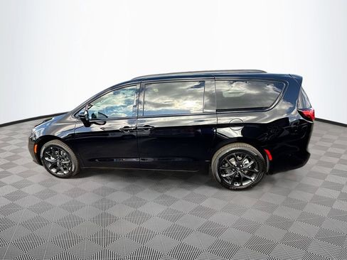 New 2026 Chrysler Pacifica Limited w/ S Appearance Package image 8