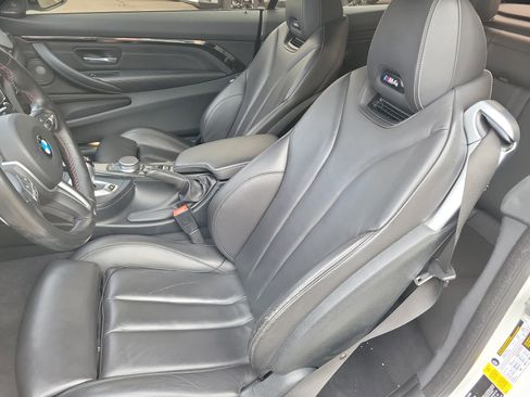 Used 2020 BMW M4 Convertible image 4